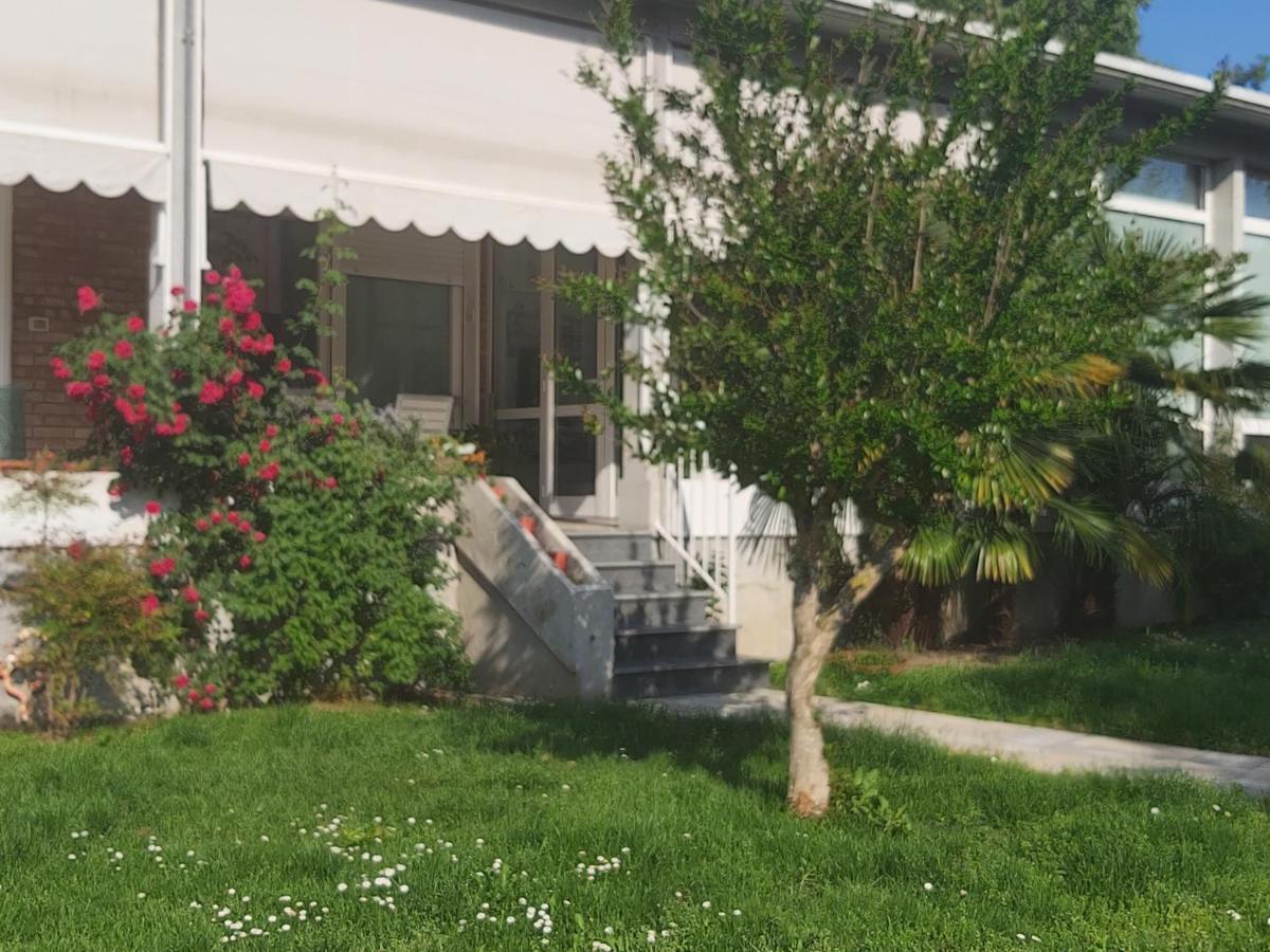 Villa Silvia Olivetti Banchette D'Ivrea Buitenkant foto